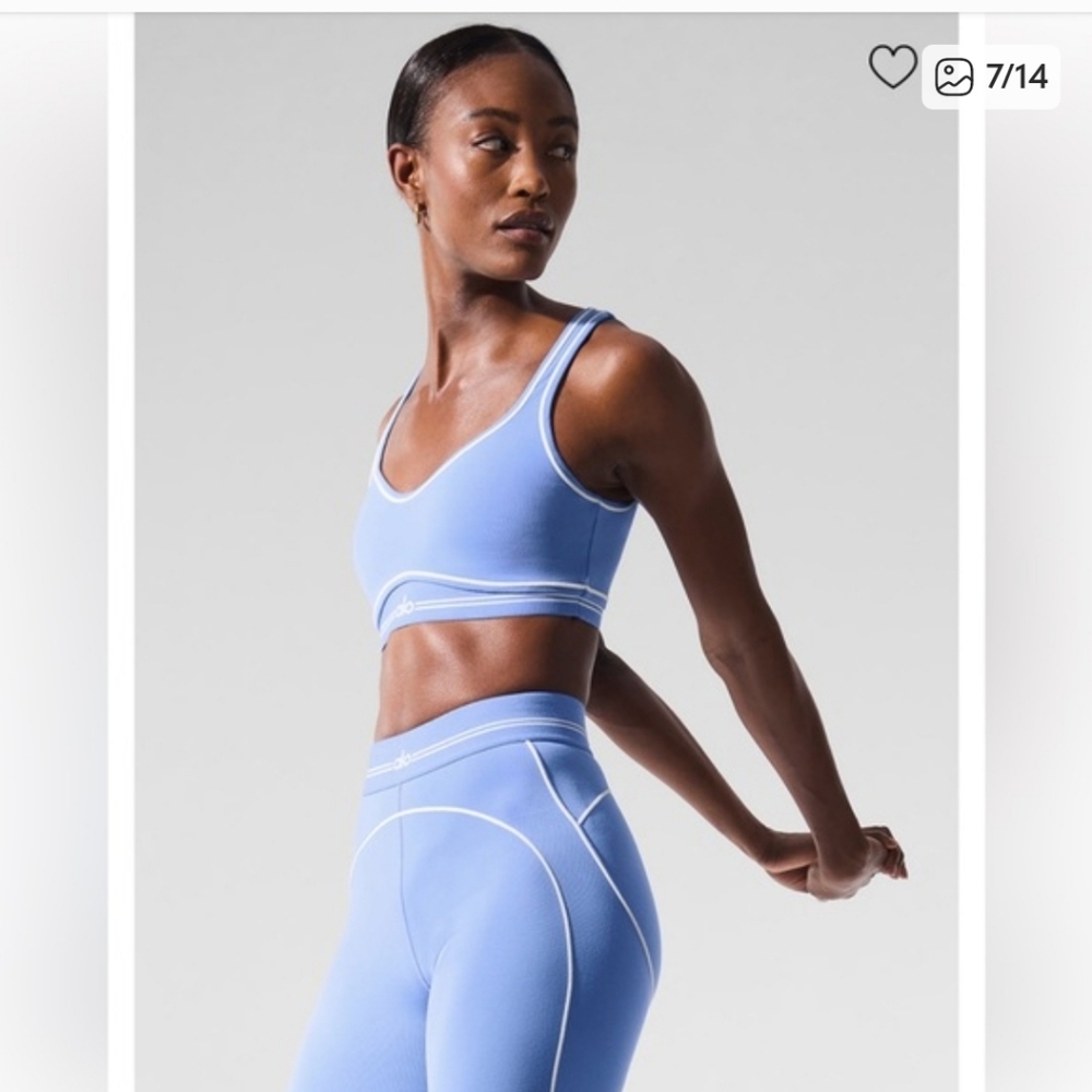ALO Yoga Airbrush Heartthrob Bra & Leggings Set - Light Blue and White